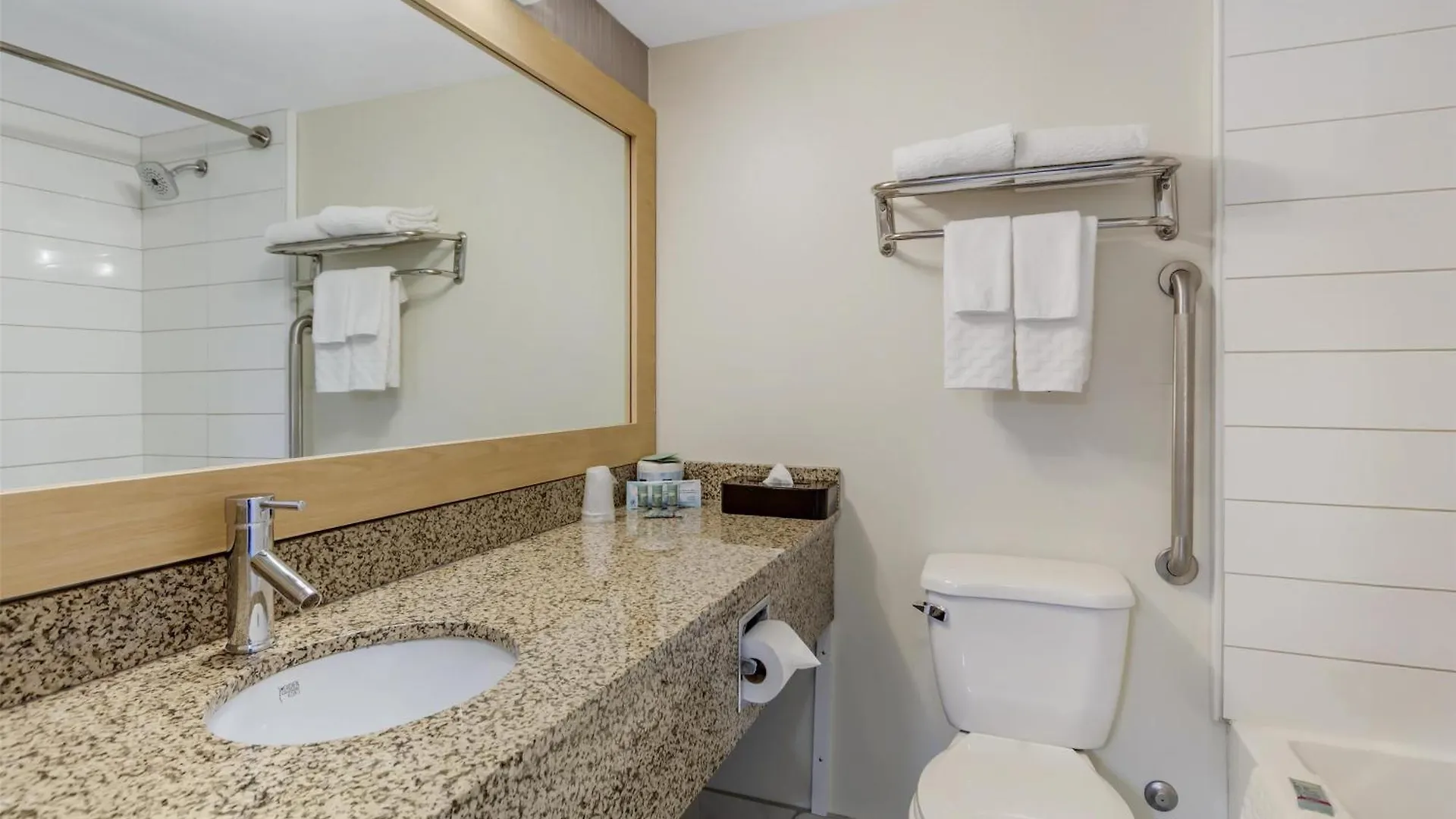 Best Western Cedar Park Inn Edmonton 3*,